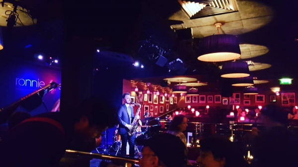 Last Monday at #RonnieScott's #Jazz Club in #London. Such an amazing night with my fellas. El lunes pasado en el #RonnieScott's #Jazz Club en #Londres. Fue una noche emocionante rodeado de grandes amigos.
